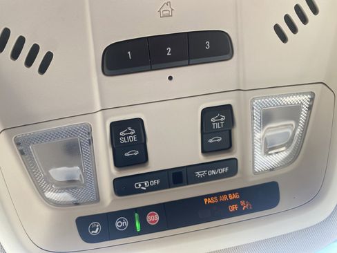 Used 2021 GMC Acadia Denali w/ Denali Ultimate Package image 25