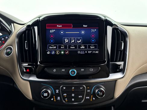 Used 2023 Chevrolet Traverse LT w/ LPO, Cargo Package AWD/4WD image 22