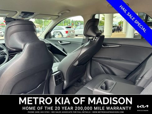 Used 2025 Kia Niro EX FWD image 32