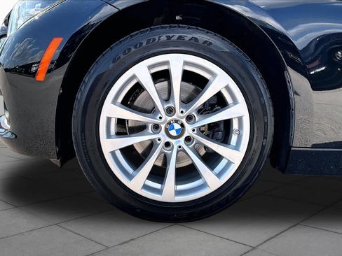 Used 2018 BMW 320i Sedan RWD image 11