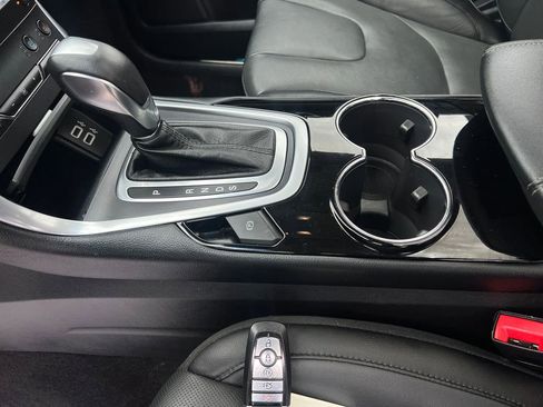 Used 2018 Ford Edge Titanium w/ Equipment Group 301A AWD/4WD image 15