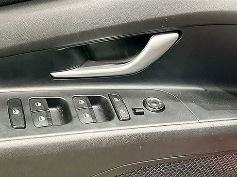 Used 2024 Hyundai Elantra SEL image 17