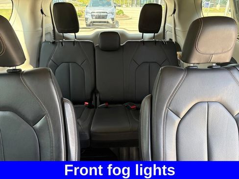 Used 2019 Chrysler Pacifica Touring-L FWD image 15