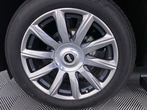 Certified 2023 Cadillac Escalade ESV Premium Luxury Platinum image 17