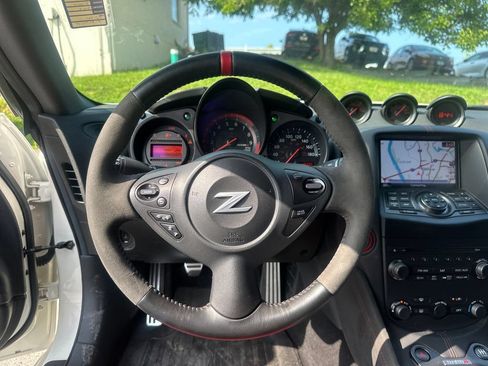 Used 2019 Nissan 370Z NISMO RWD image 13