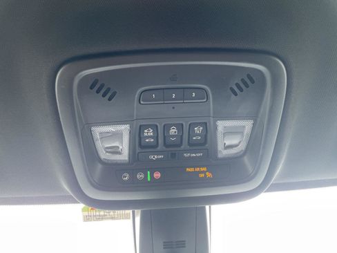 Used 2023 Chevrolet Traverse RS AWD/4WD image 14