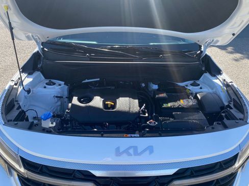 Used 2025 Kia Seltos S image 32