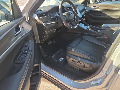 New 2025 Jeep Grand Cherokee Limited w/ Black Appearance Package image 16