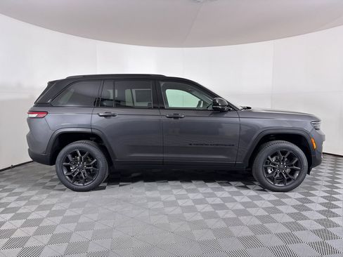 New 2025 Jeep Grand Cherokee Limited image 15