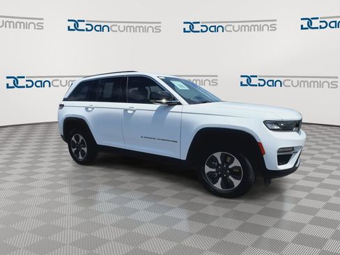 Used 2023 Jeep Grand Cherokee 4WD 4xe image 2