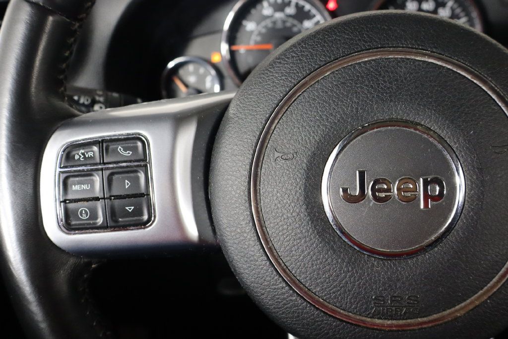 Used 2016 Jeep Wrangler Unlimited Rubicon AWD/4WD image 14