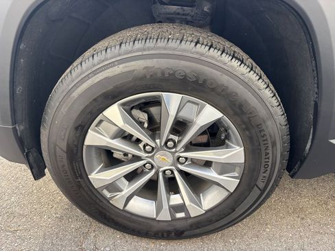 Used 2025 Chevrolet Equinox LT image 30