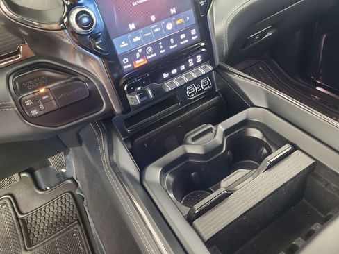 Used 2024 RAM 3500 Limited image 17