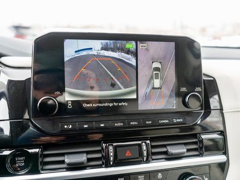 Used 2025 Nissan Pathfinder SL image 29