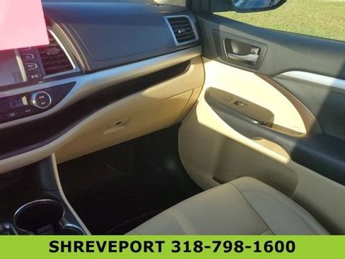 Used 2019 Toyota Highlander XLE FWD image 24