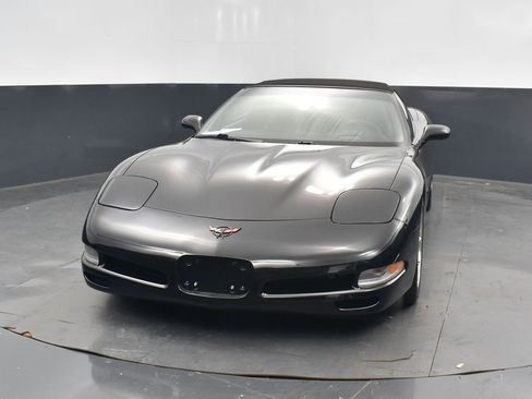 Used 2000 Chevrolet Corvette Base w/ Performance Handling Pkg image 7