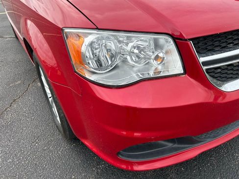Used 2014 Dodge Grand Caravan SXT FWD image 3