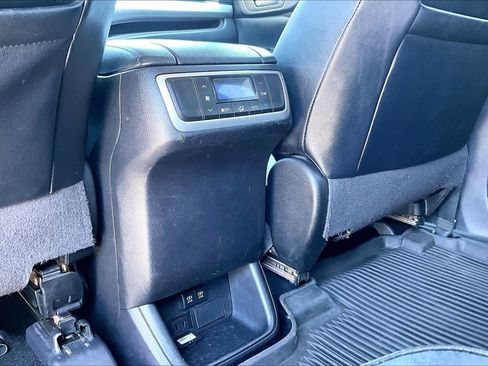 Used 2017 Toyota Highlander XLE AWD/4WD image 37