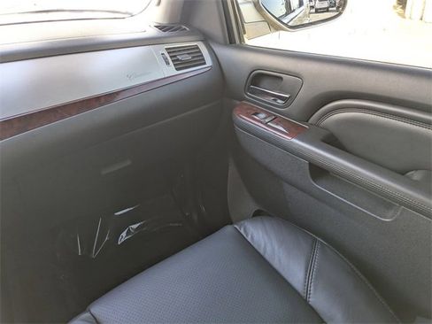 Used 2014 Cadillac Escalade Luxury image 20