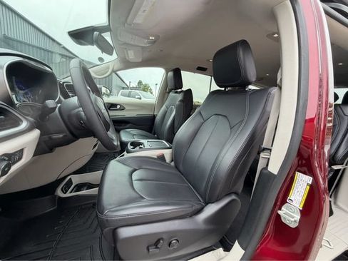 Used 2023 Chrysler Pacifica Touring-L AWD/4WD image 20