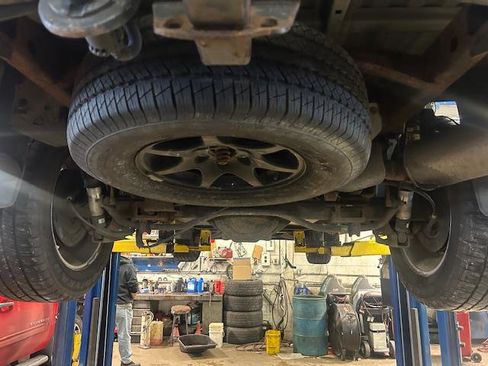 Used 2013 Chevrolet Avalanche LTZ image 22