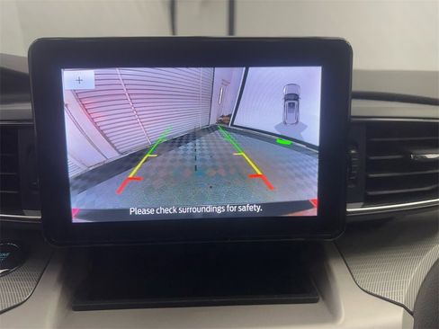 Used 2023 Ford Explorer XLT w/ Equipment Group 202A image 32