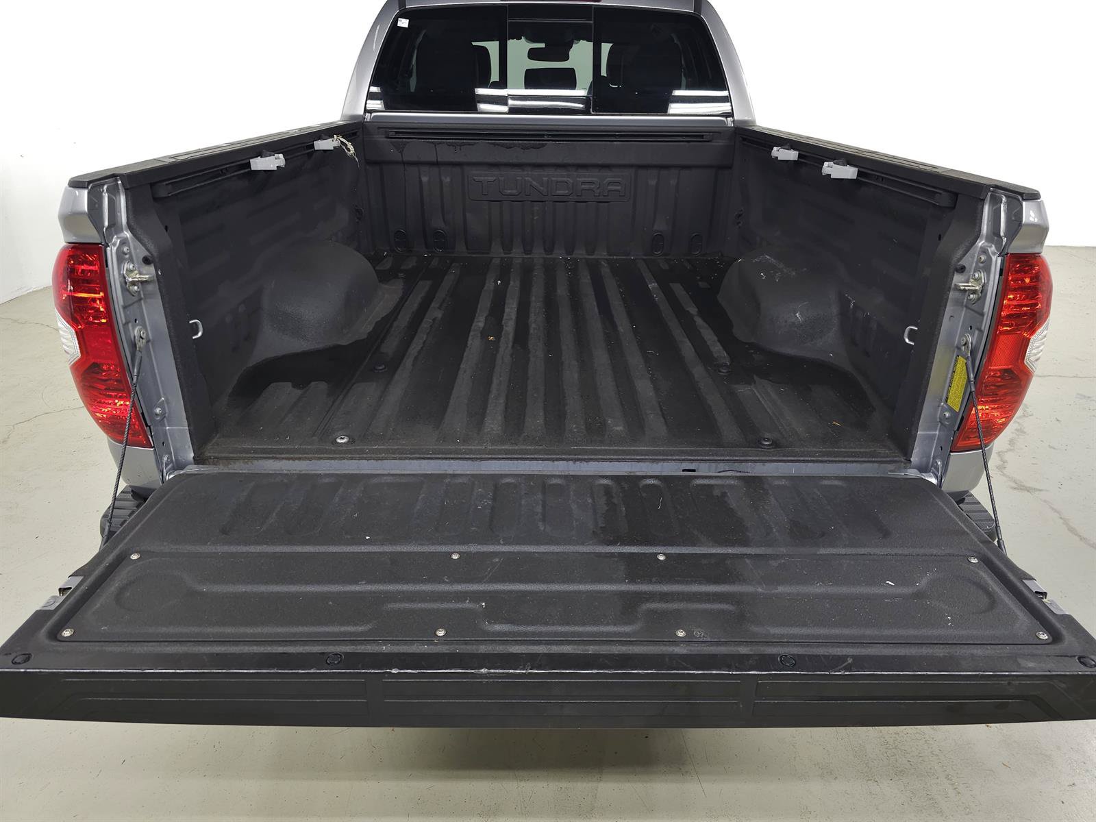 Used 2020 Toyota Tundra Limited w/ Limited Premium Package AWD/4WD image 7