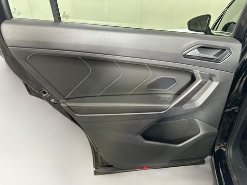 Used 2023 Volkswagen Tiguan SE w/ Panoramic Sunroof Package FWD image 26