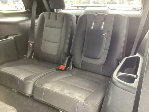Used 2019 Ford Explorer XLT image 27