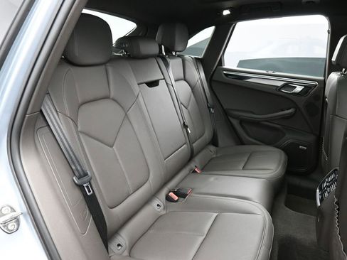 Certified 2022 Porsche Macan image 27