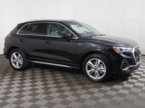 Used 2023 Audi Q3 2.0T Premium w/ Convenience Package AWD/4WD image 14