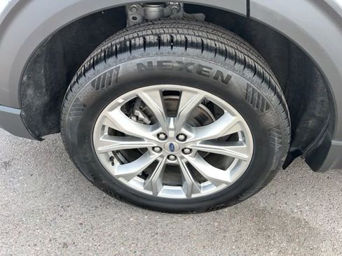 Used 2024 Ford Explorer Limited image 16