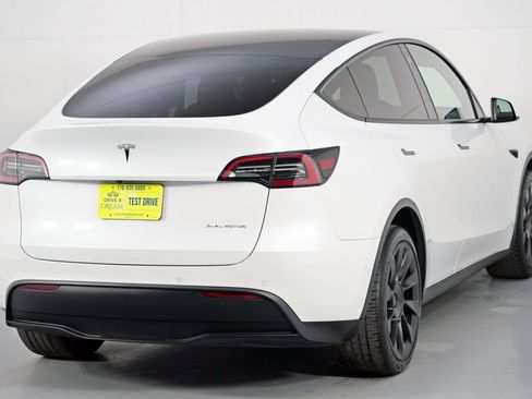 Used 2021 Tesla Model Y Long Range image 52