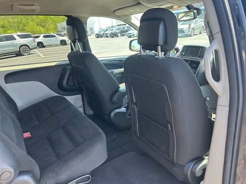 Used 2020 Dodge Grand Caravan SE w/ UConnect Hands-Free Group FWD image 30