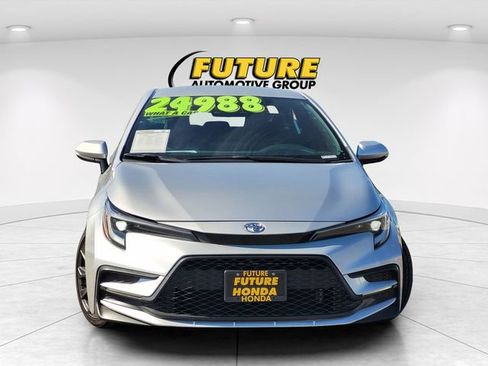 Used 2024 Toyota Corolla SE FWD image 2