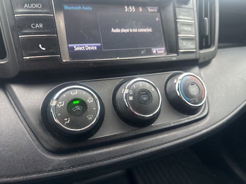 Used 2017 Toyota RAV4 LE w/ Carpet Mat Package image 21