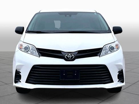 Used 2020 Toyota Sienna L image 3
