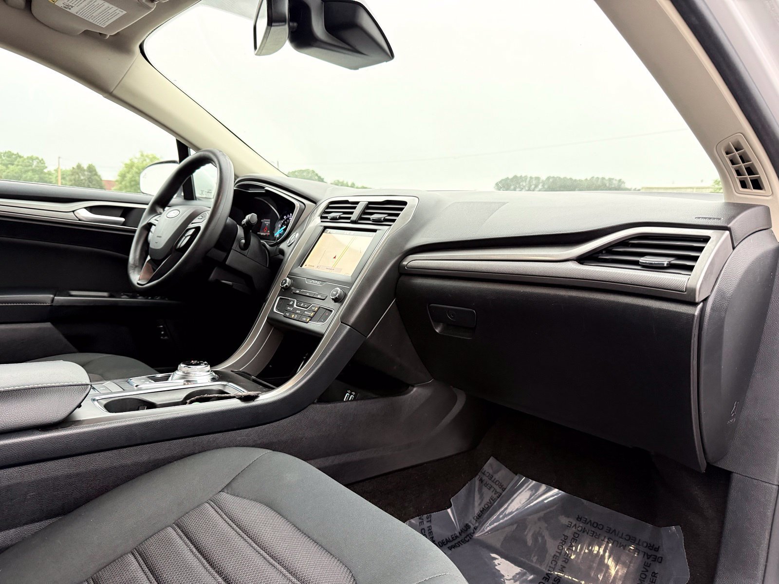 Used 2019 Ford Fusion SE FWD image 20