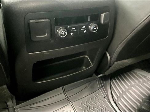 Used 2017 Chevrolet Suburban Premier image 31