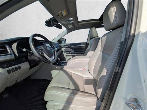 Used 2019 Toyota Highlander Limited Platinum image 16