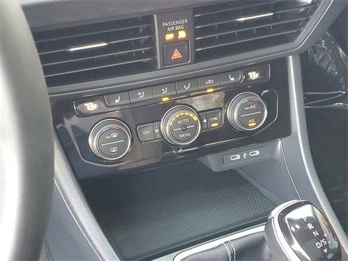 Certified 2024 Volkswagen Jetta SE image 25