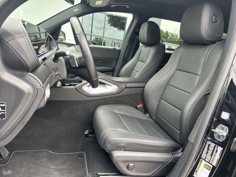 Used 2025 Mercedes-Benz GLS 450 4MATIC image 3