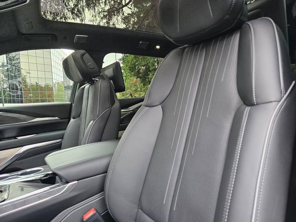 New 2026 Cadillac Escalade IQL Sport 2 w/ LPO, ONYX Package AWD/4WD image 25