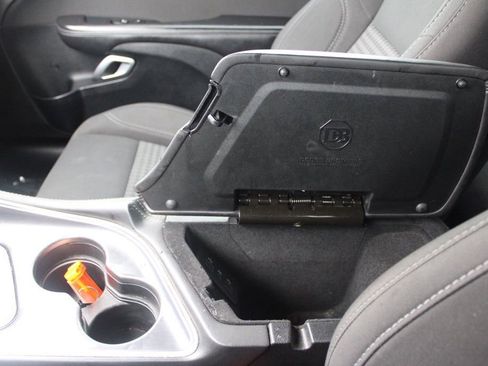 Used 2018 Dodge Challenger SXT image 35