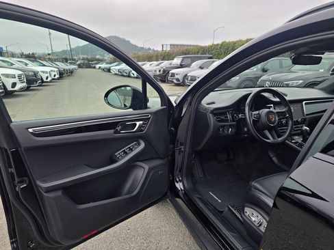 Used 2022 Porsche Macan image 20