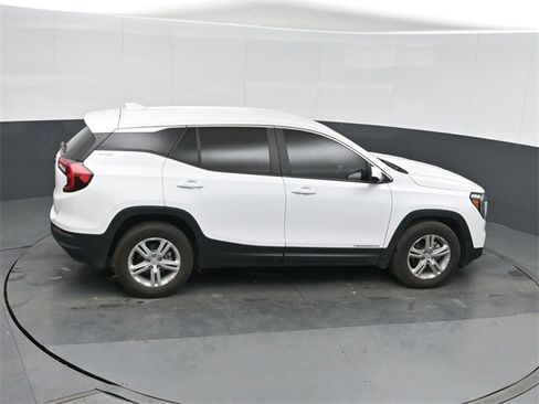 Used 2024 GMC Terrain SLE image 29