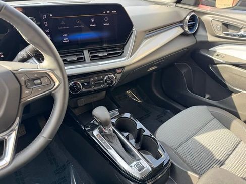 Certified 2024 Chevrolet Trax LT w/ Driver Confidence Package image 17