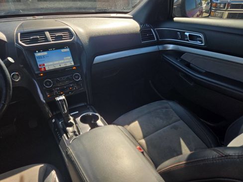 Used 2017 Ford Explorer XLT FWD image 11