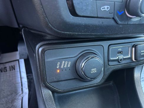 Used 2018 Jeep Renegade Altitude AWD/4WD image 20