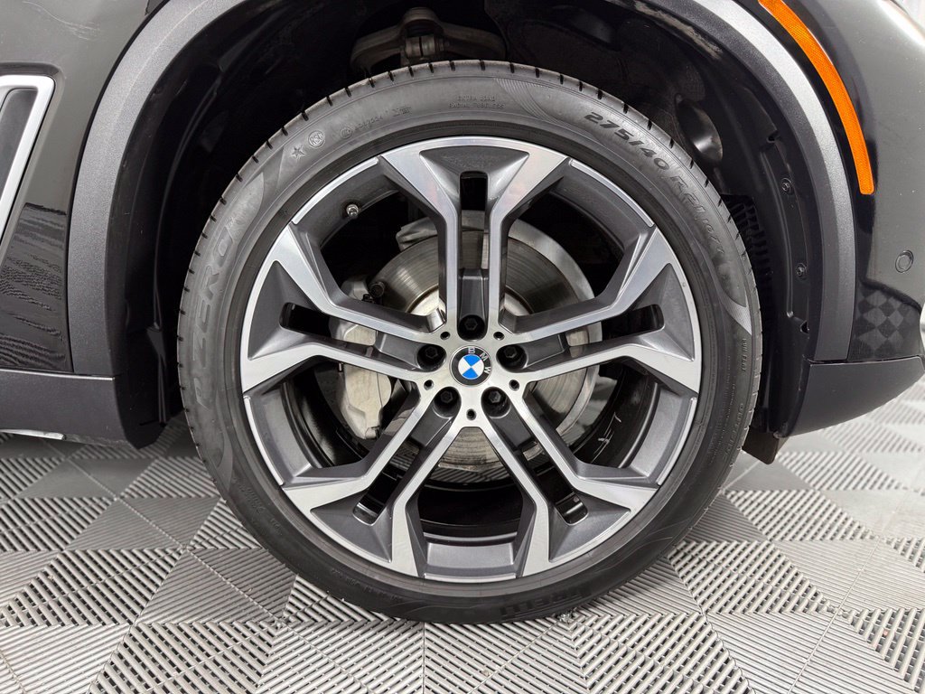 Used 2022 BMW X5 xDrive40i w/ Parking Assistance Package AWD/4WD image 19